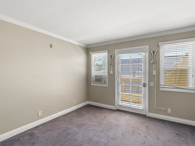 748 Isthmus Ct — Photo 30