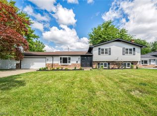 28610 Lynhaven Dr, North Olmsted, OH 44070