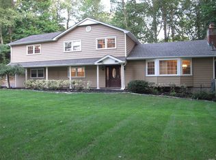 25 Blinkerlight Rd, Stony Brook, NY 11790