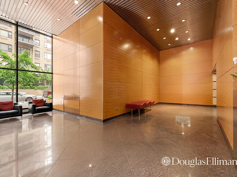 250 E 40th St #27B — Photo 19