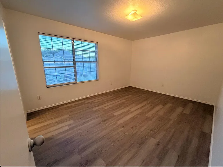 8440 Shallow Creek Dr — Photo 16