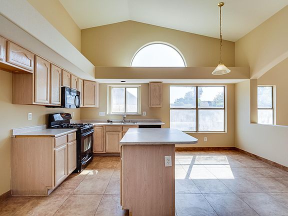 3rd image of 10109 W Potter Dr