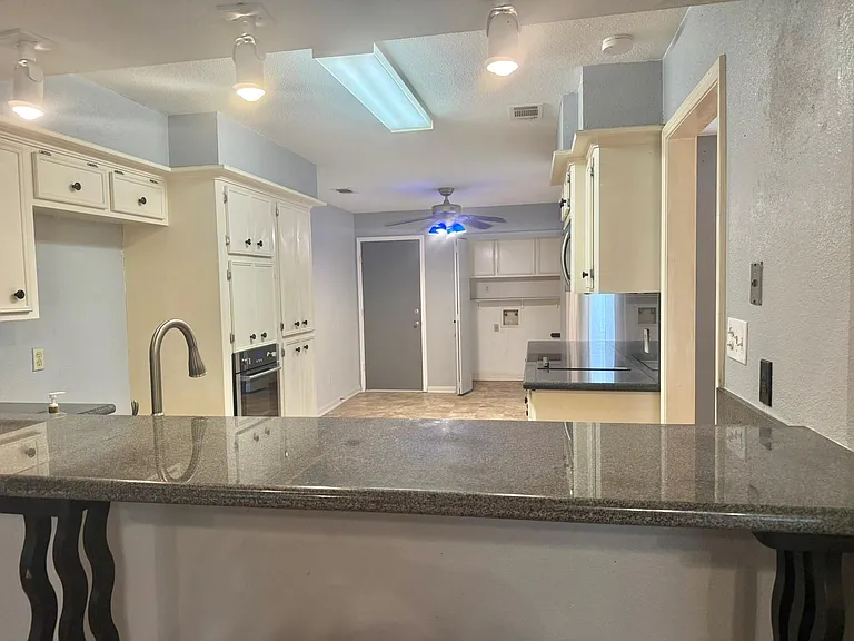 10422 Eagle Glen Dr — Photo 5