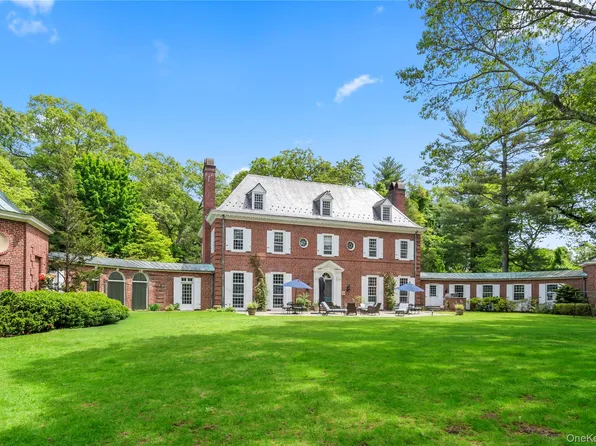 88 Wheatley Road, Old Westbury, NY 11568