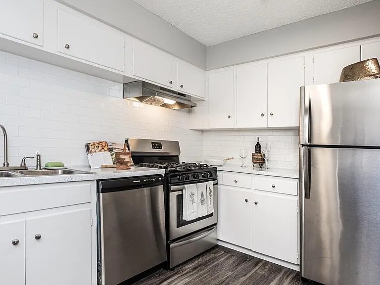 Village Oaks Apartments — Photo 17