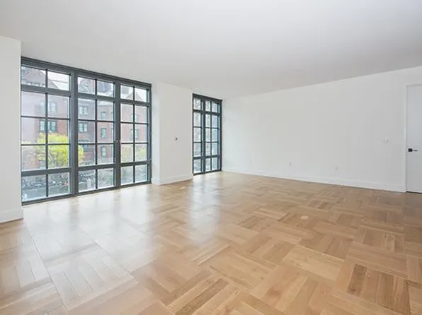 500 West 21st Street image 2 of 12