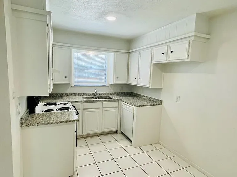 1203 Redwood Dr #A — Photo 7