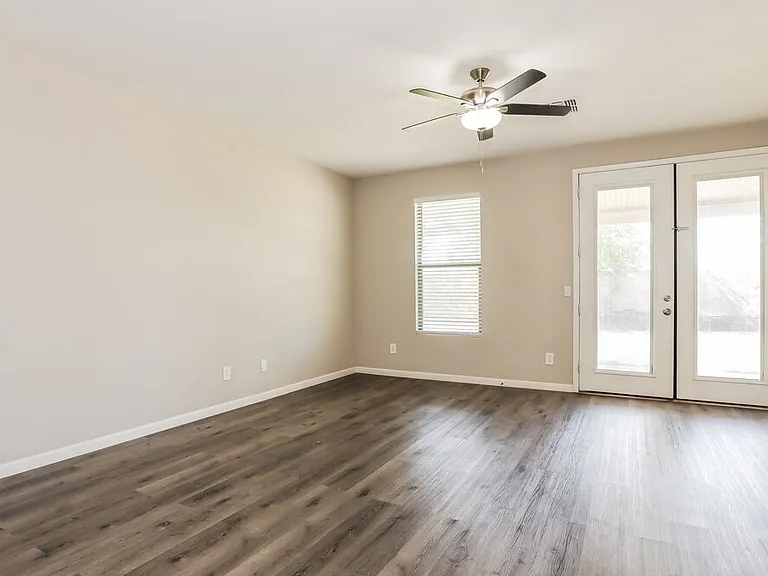 40994 N Vine Ave — Photo 9