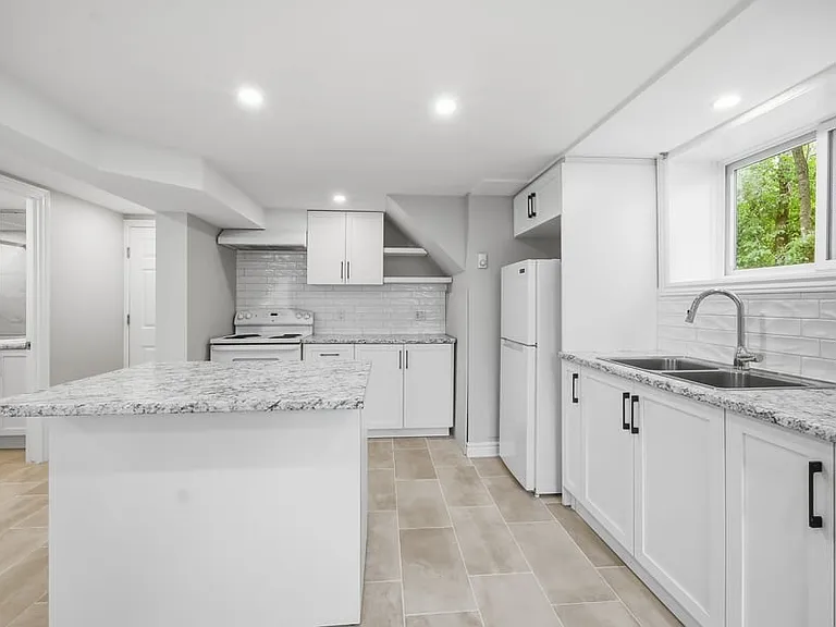 1225 Old Montreal Rd #4 — Photo 4