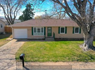 1215 Crane Ave, Hastings, NE 68901