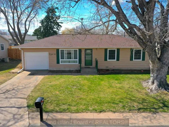 1215 Crane Ave, Hastings, NE 68901
