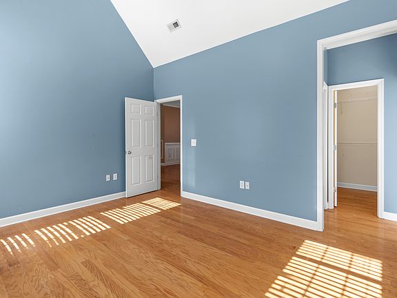 4th image of 212 Doral Dr