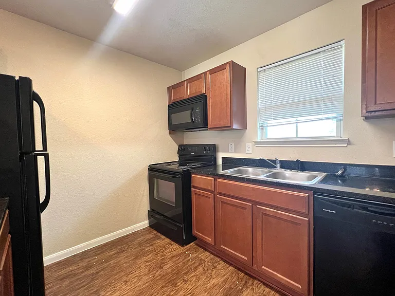 2512 S Houston Ave #D — Photo 6