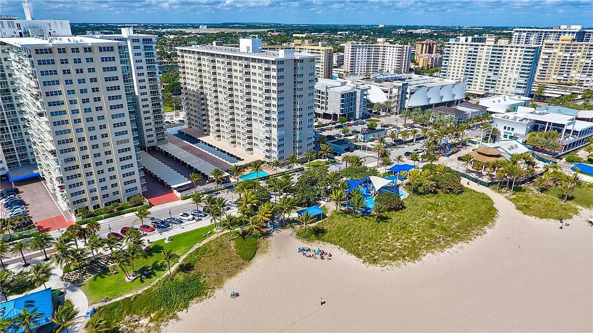 2 bed, 2.0 bath, 1080 sqft, $3,200 — Photo 2