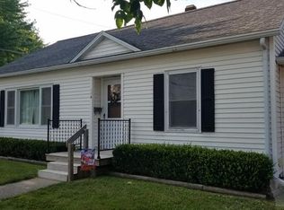 216 E Pleasant Valley St, Sigourney, IA 52591