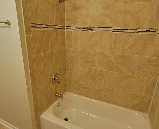 5th image of 2513 N Artesian Ave #1