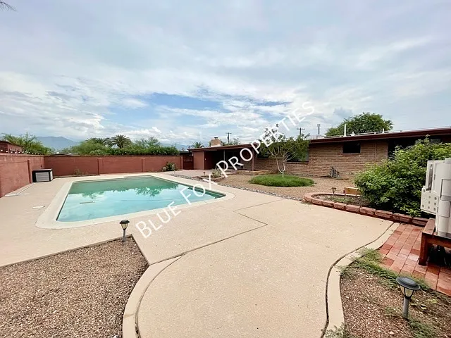 729 N Alamo Ave — Photo 25