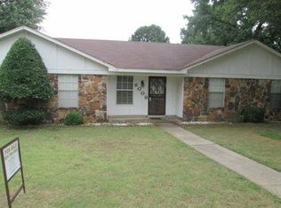 6008 Raintree Dr, Memphis, TN 38115