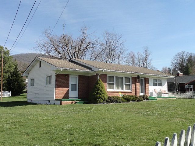 1st image of 412 W Main St