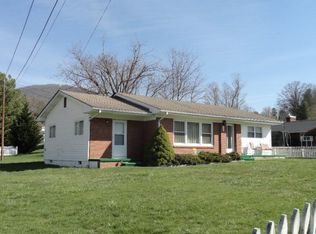 412 W Main St, Burnsville, NC 28714