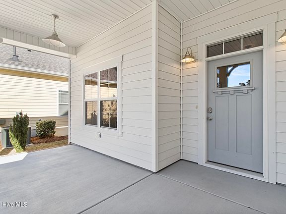 4th image of 215 Hanover Lakes Drive