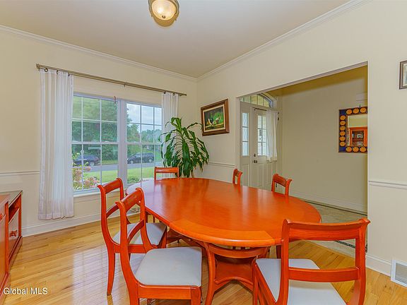 5th image of 206 Woodsfield Dr