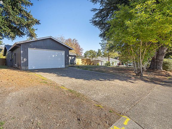4th image of 2713 E Walnut Ave