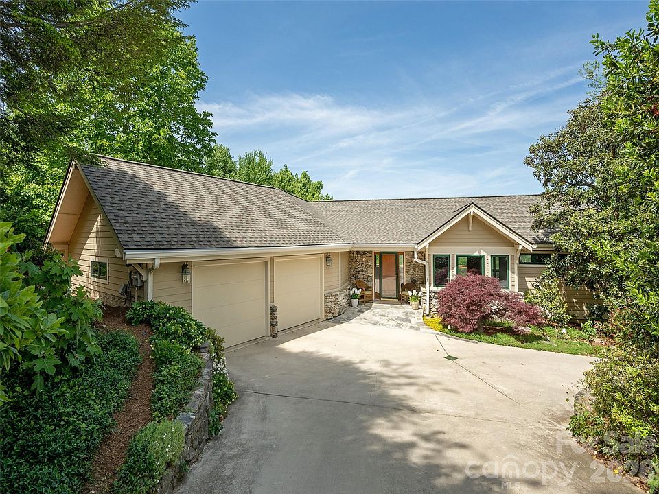 1st image of 35 Carriage Forest Ct