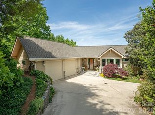 35 Carriage Forest Ct, Hendersonville, NC 28791
