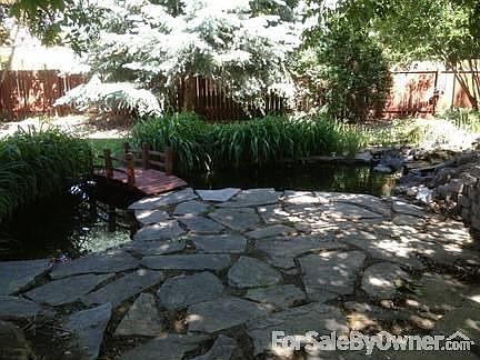 Wonderful pond sitting area
						:
						A great outdoor shade room! Watch the wildlife around the pond while you relax