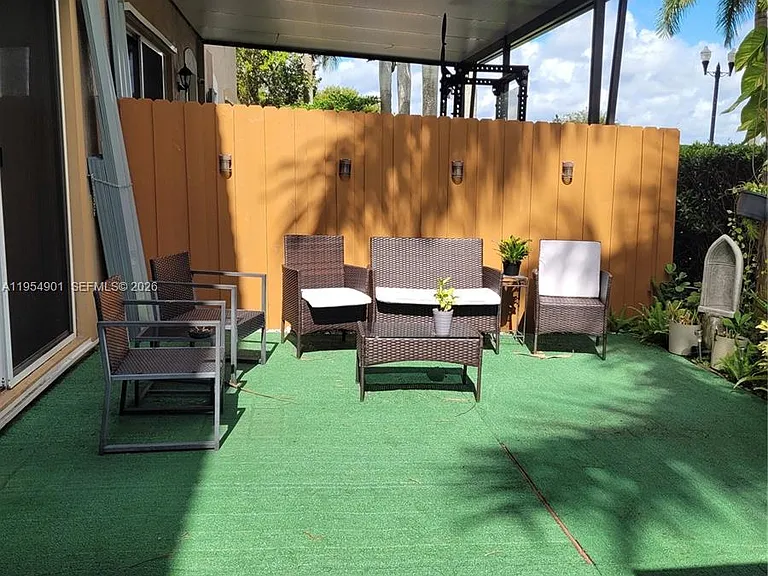 1015 SE 24th Ter #1015 — Photo 13