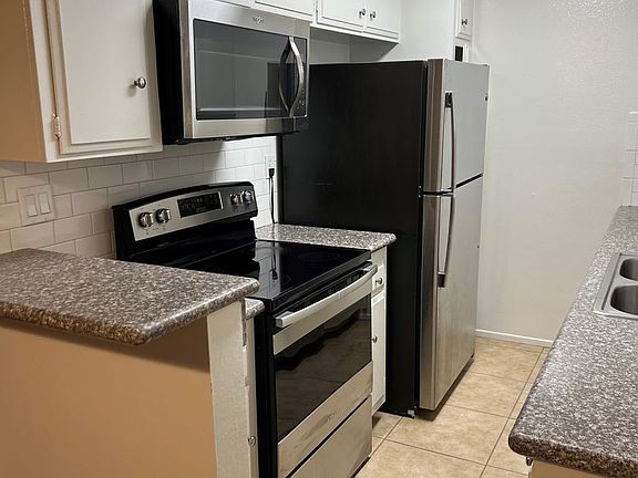 2nd image of 1306 N Columbus Ave Unit 207