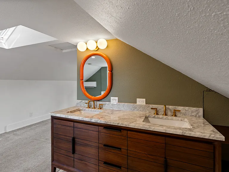 1102 N Anderson St — Photo 11