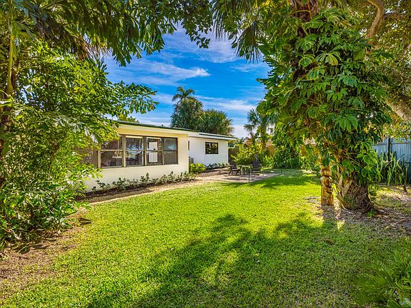 2nd image of 2068 Barracuda Ave
