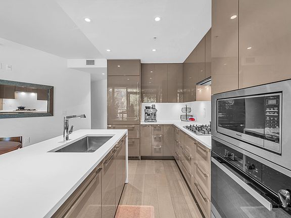 4th image of 5189 Cambie St #107