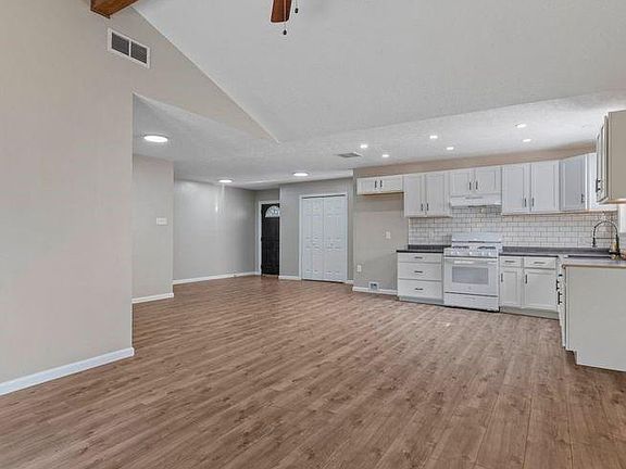 5th image of 2118 Orchid St