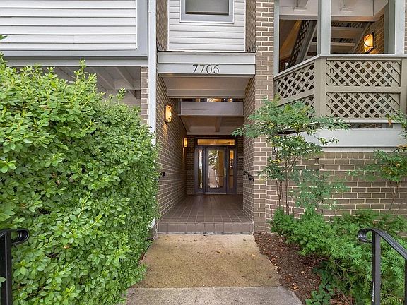 A soothing, green-filled entrance to your new home