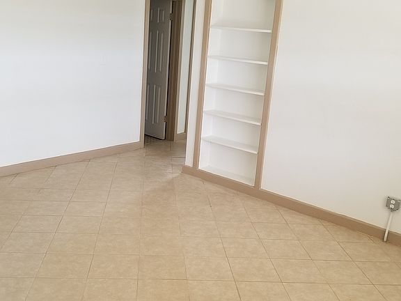 3rd image of 313 Laurel St APT 8