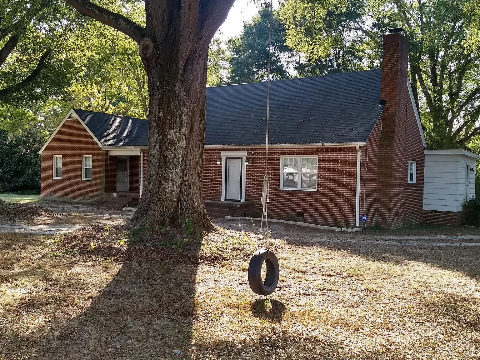 4 bed, 2250 sqft, $1,800 — Photo 1
