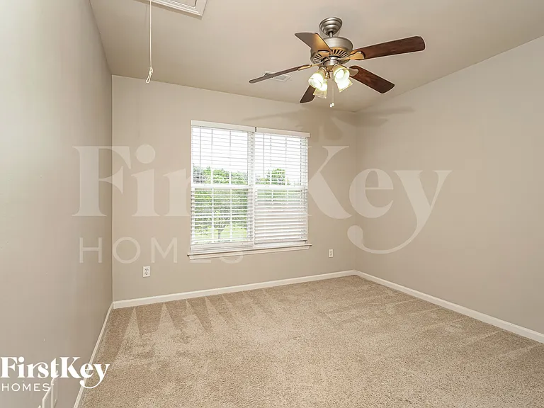 4204 Laurel Ridge Cir — Photo 16
