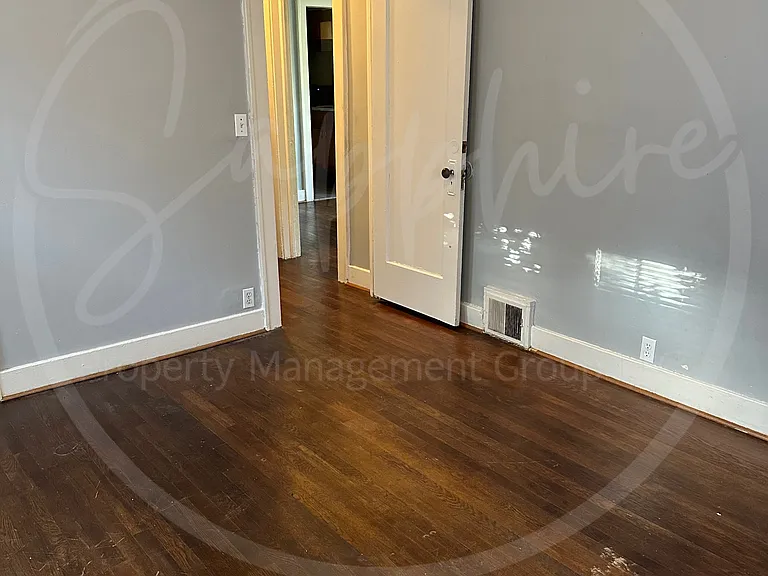 2404 E 67th Ter — Photo 27
