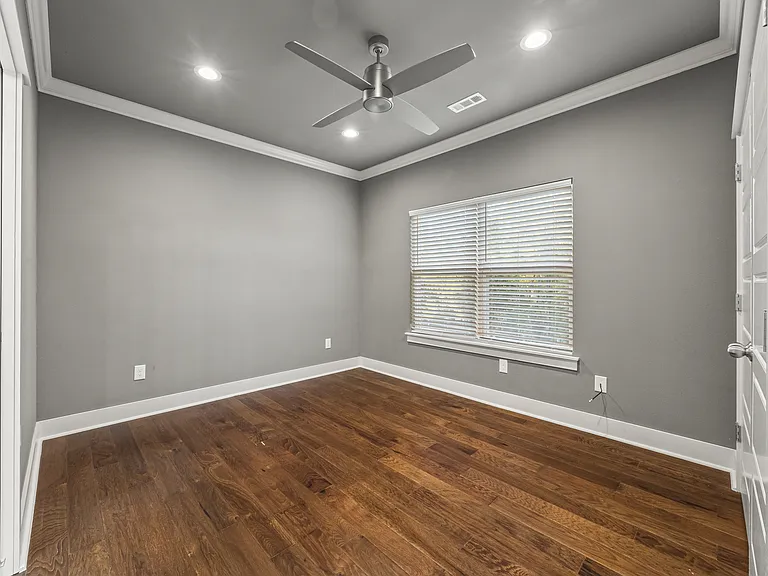 910 W Cato Springs Rd — Photo 12