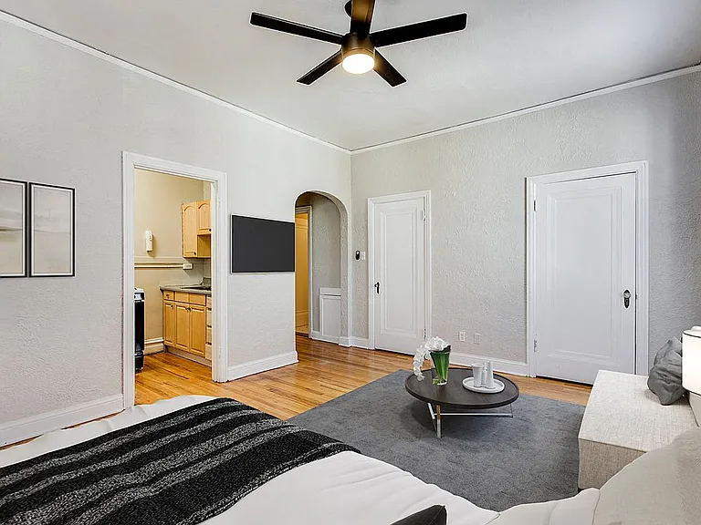 1062 N Pearl St — Photo 3