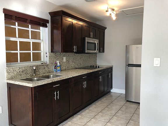 4th image of 6425 SW 107th Ave #B