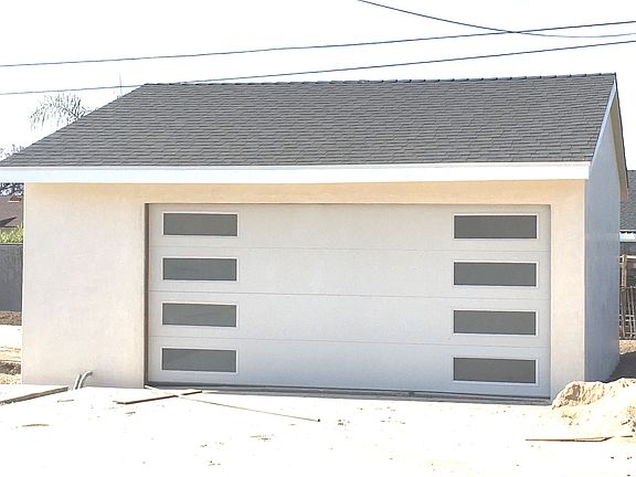 3rd image of 2121 E Vine Ave