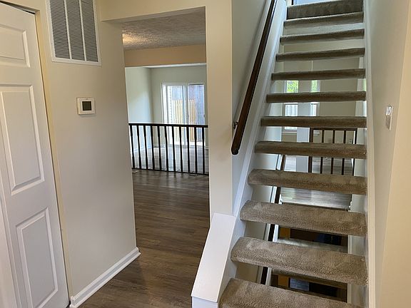 3rd image of 16134 Henderson Ln #1