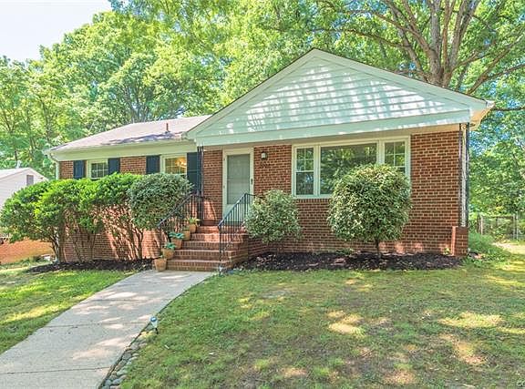 3rd image of 3004 Manor Dr