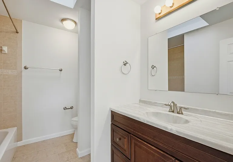 301 Kenmore Ave — Photo 16