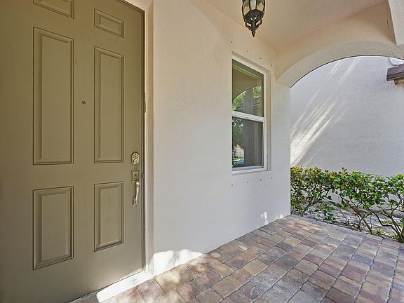 3rd image of 1275 Rosegate Boulevard