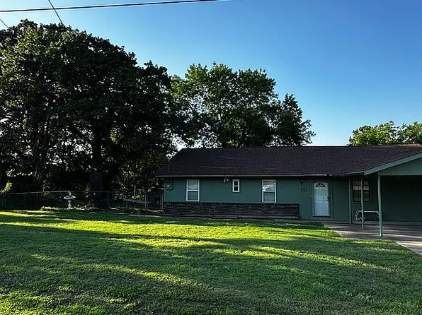 1013 S 3rd St, Haileyville, OK 74546